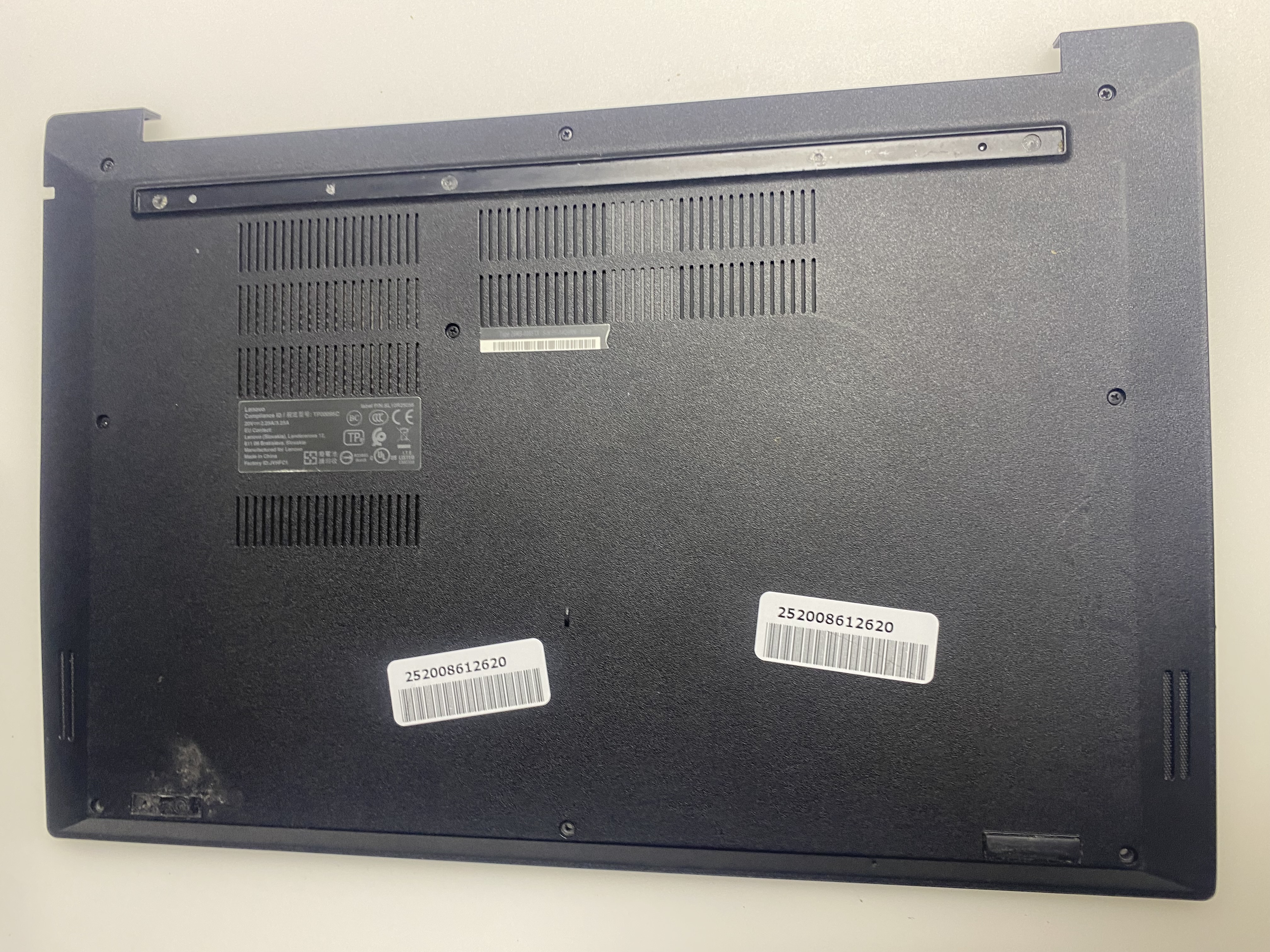 LENOVO THİNKPAD E595 ORJİNAL ALT KASA THİNKPAD E595 ALT KASA