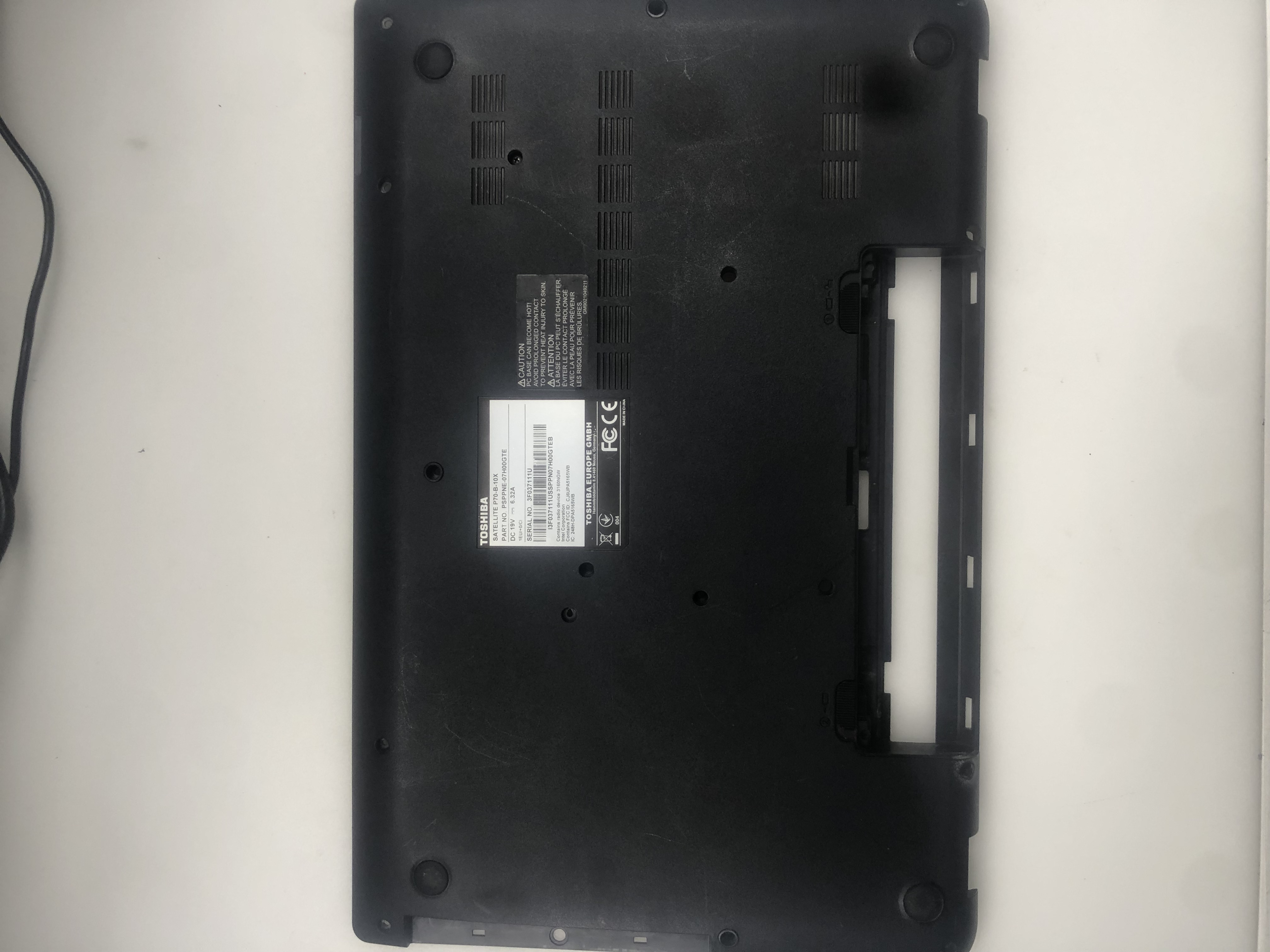 TOSHİBA P70-B-10X ALT KASA P70-B-10X ALT KASA