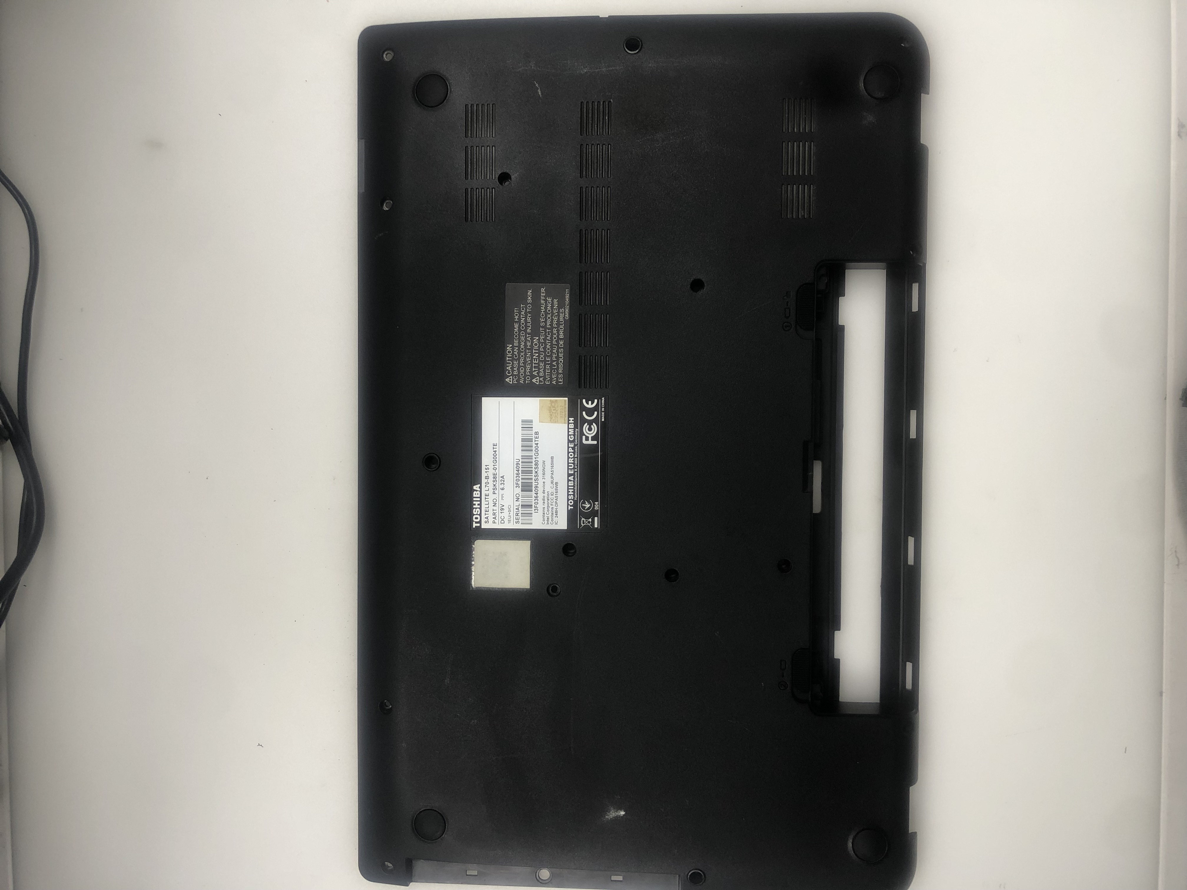 TOSHİBA L70-B-151 ALT KASA L70-B-151 ALT KASA