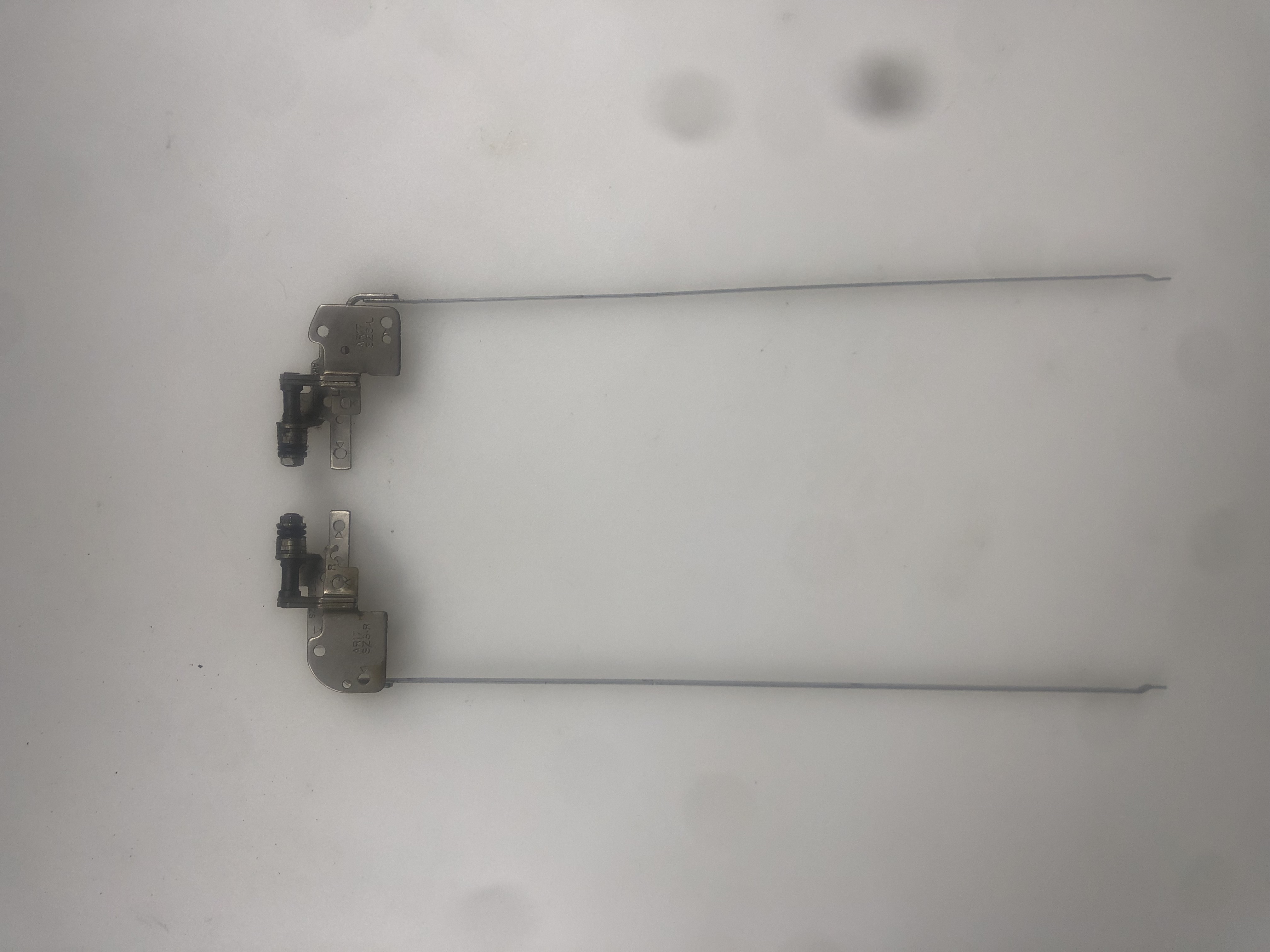 TOSHİBA L70-B-151 MENTEŞE L70-B-151 MENTEŞE