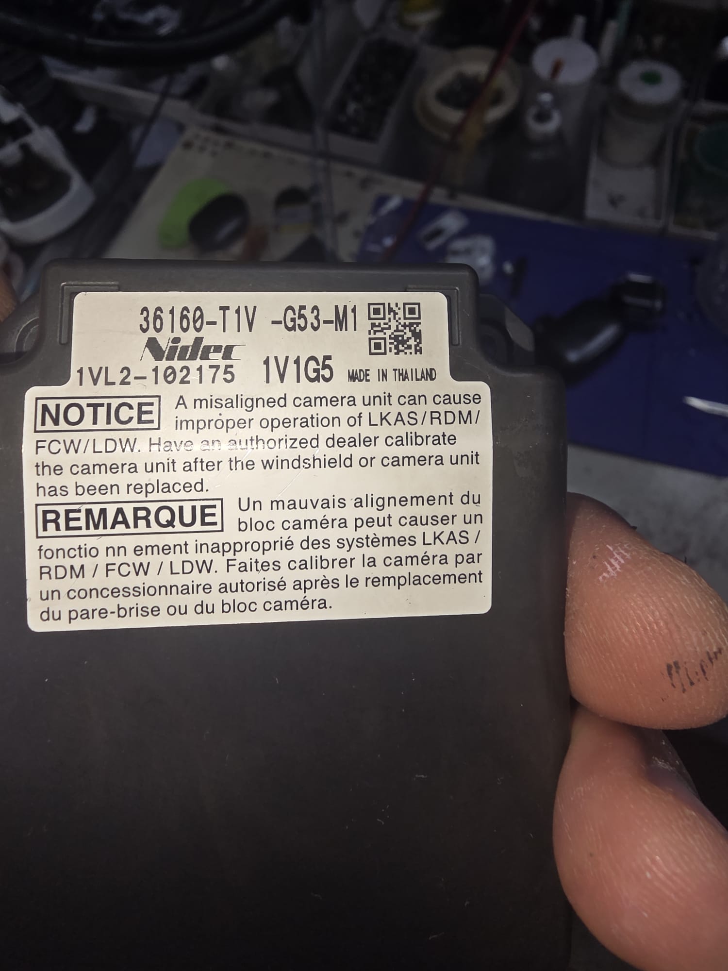 Honda 36160-T1V-G53-M1 Honda 36160-T1V-G53-M1  "36160-T1V-G53-M1" ve "-G53-M1" kodları, otomotiv sektöründe özellikle Honda markalı araçlarda (örneğin Honda HR-V ve Civic modellerinde) parça numaralarının son eki veya kodu olarak karşımıza çıkmaktadır. Bu kod genellikle şu iki ana orijinal ekipman (OEM) parçasında yer alır:  Araç Radyo, Navigasyon ve Multimedya Sistemi: Honda HR-V modellerinde kullanılan ana ünitelerin parça kodunun son bileşenidir (Örn: 39100-T8M-G53-M1).  E